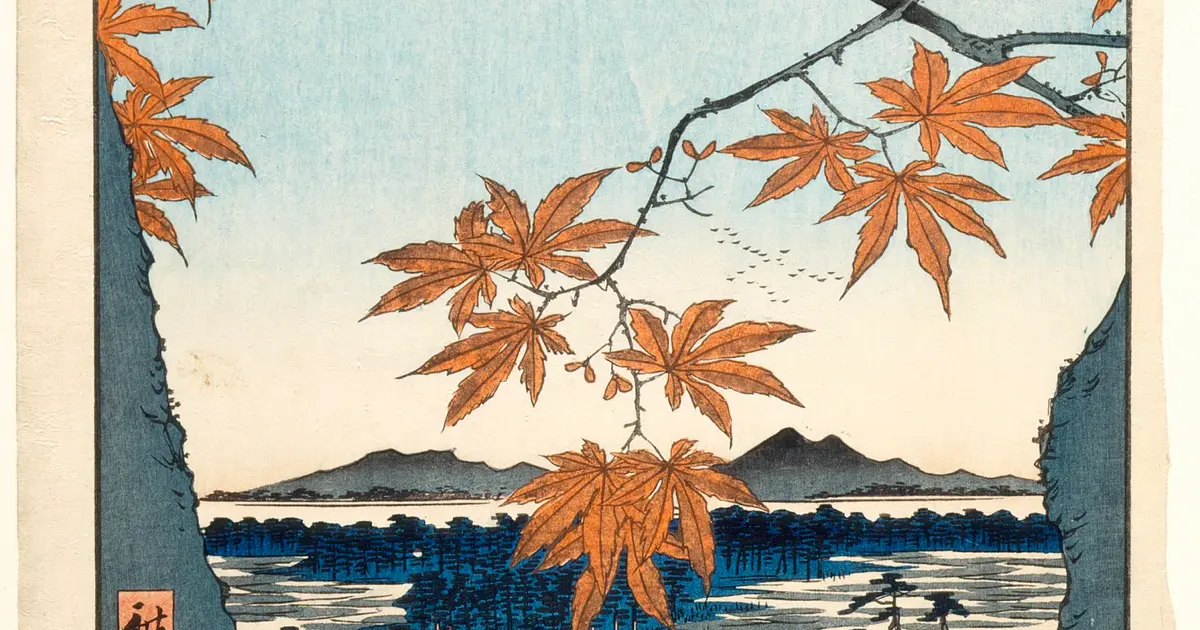 Tranh khắc gỗ của Hiroshige: rừng phong đỏ rực bên đền Tekona ở Mama, một cây cầu gỗ vắt qua dòng nước phía dưới.